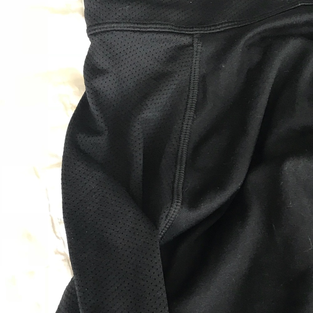 Under Armour light weight pull over